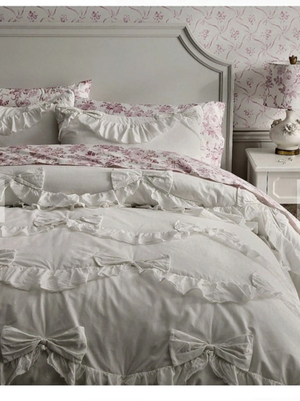 Twin/Twin XL Pottery BarnLoveShackFancyRuffled Bow Bedding Set in White Like New